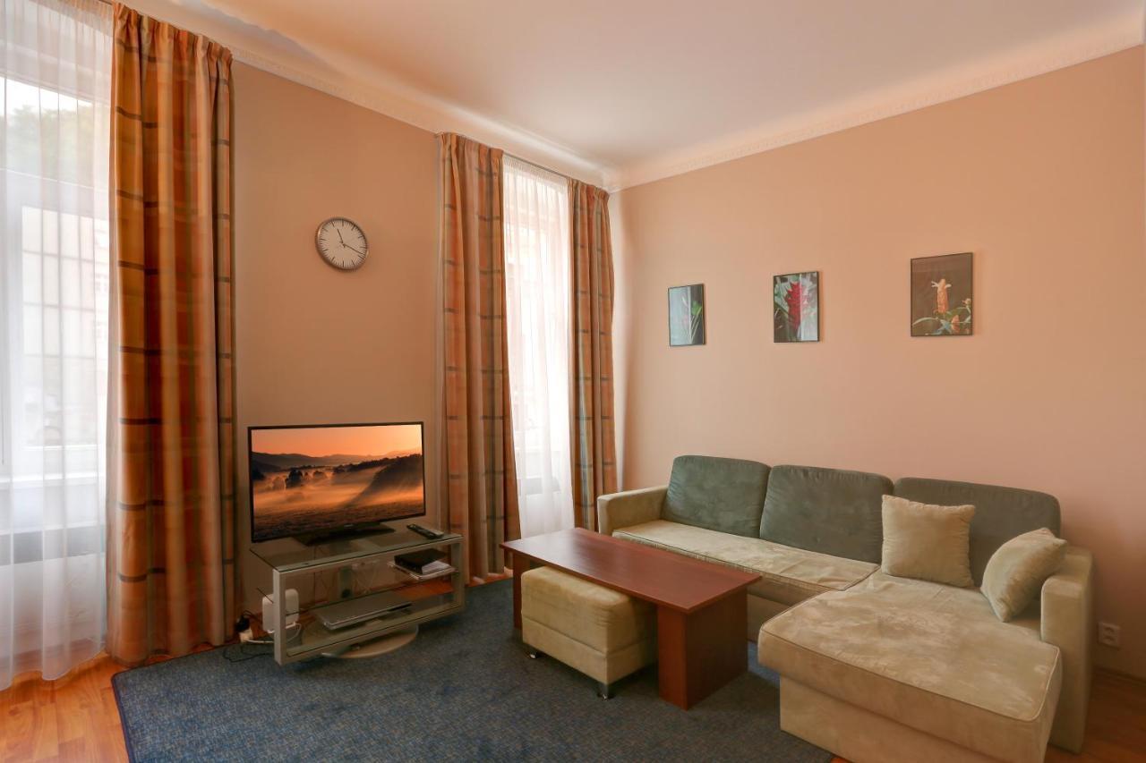 Karlovy Vary Zamecky Vrch Apartment Exterior photo